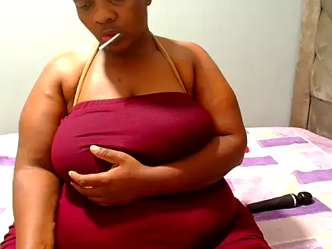 Hips2seyy86 online show from April 18, 2026, 8:31 pm