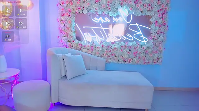 Snapshot of ValeriaRoldanX chatting on February 4, 2025, 6:25 am ValeriaRoldanX online show from February 4, 2025, 6:25 am