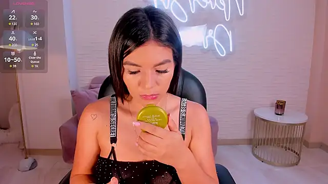 Snapshot of ValeriaRoldanX chatting on February 26, 2025, 3:21 am ValeriaRoldanX online show from February 26, 2025, 3:21 am