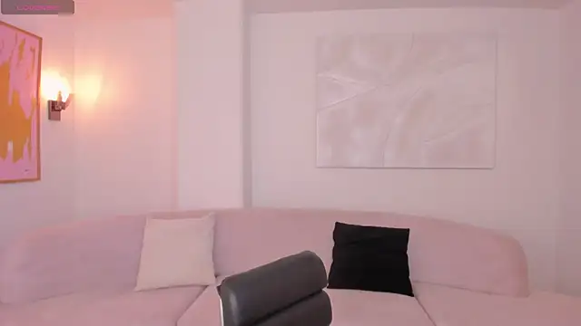 Snapshot of ValeriaRoldanX chatting on December 17, 2025, 10:32 am ValeriaRoldanX online show from December 17, 2025, 10:32 am