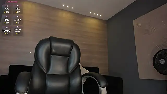 ValeriaRoldanX online show from April 23, 2026, 12:29 pm