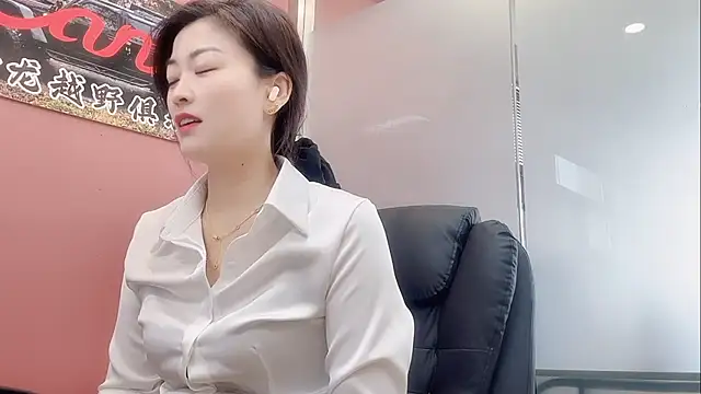 Snapshot of QianF-666 chatting on November 4, 2025, 2:21 am QianF-666 online show from November 4, 2025, 2:21 am