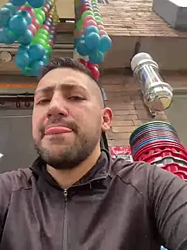 JuanZapata33 online show from December 17, 2024, 5:58 pm