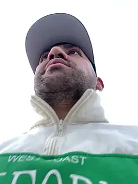 JuanZapata33 online show from February 21, 2025, 11:10 pm