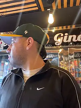 JuanZapata33 online show from March 16, 2025, 9:16 pm