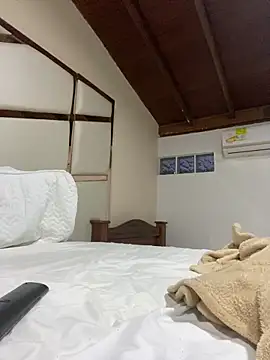 JuanZapata33 online show from March 21, 2025, 11:34 pm