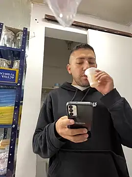 JuanZapata33 online show from October 1, 2025, 6:25 pm