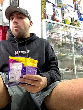 JuanZapata33 online show from December 1, 2025, 10:04 pm