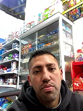 Snapshot of JuanZapata33 chatting on April 30, 2026, 2:56 pm JuanZapata33 online show from April 30, 2026, 2:56 pm