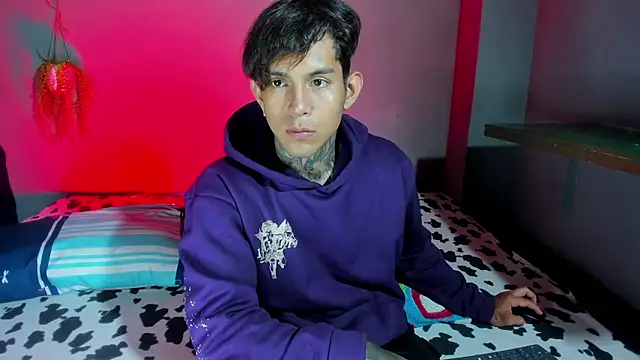 Travistanner 28 online show from October 6, 2025, 2:31 am