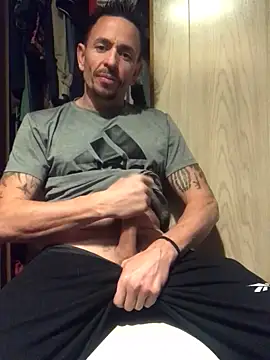 Snapshot of Gman143187 chatting on December 24, 2024, 1:59 am Gman143187 online show from December 24, 2024, 1:59 am