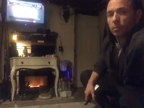 Snapshot of Gman143187 chatting on December 31, 2024, 1:15 am Gman143187 online show from December 31, 2024, 1:15 am