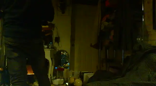 Snapshot of Gman143187 chatting on January 2, 2025, 1:17 am Gman143187 online show from January 2, 2025, 1:17 am