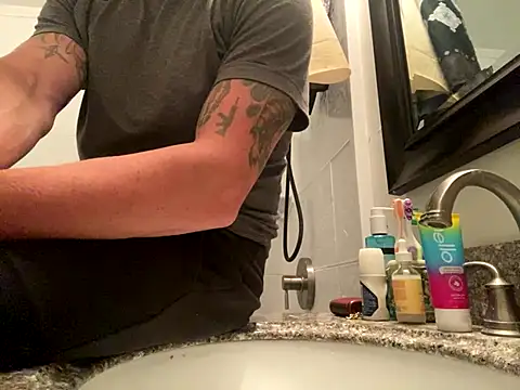 Snapshot of Gman143187 chatting on October 5, 2025, 8:12 am Gman143187 online show from October 5, 2025, 8:12 am