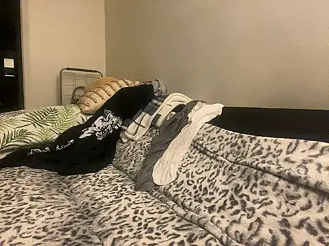 Snapshot of Gman143187 chatting on October 8, 2025, 10:18 pm Gman143187 online show from October 8, 2025, 10:18 pm