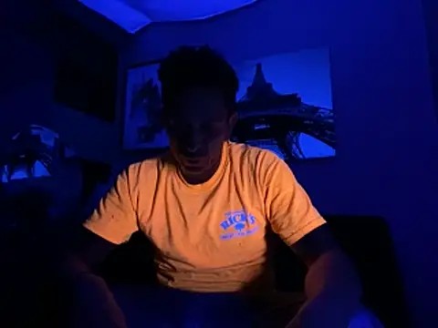 Snapshot of Gman143187 chatting on October 17, 2025, 3:20 am Gman143187 online show from October 17, 2025, 3:20 am