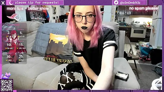 Snapshot of v3n0mb1t3z chatting on November 8, 2025, 12:44 am v3n0mb1t3z online show from November 8, 2025, 12:44 am