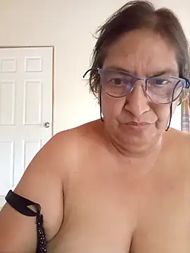 florecita69 online show from October 23, 2025, 2:49 pm