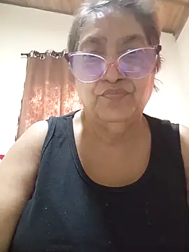 florecita69 online show from April 20, 2026, 3:04 pm