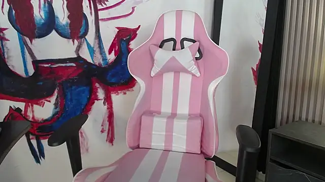 Snapshot of kittyhouse_hs chatting on June 11, 2026, 7:56 pm kittyhouse hs online show from June 11, 2026, 7:56 pm