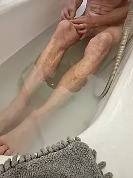 hotbi1981 online show from October 9, 2025, 7:28 am