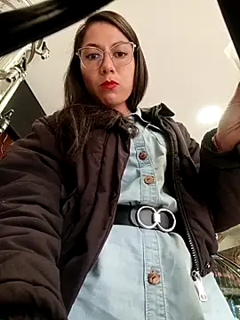 Snapshot of VALERY-03_ chatting on May 4, 2026, 5:09 pm VALERY-03 online show from May 4, 2026, 5:09 pm