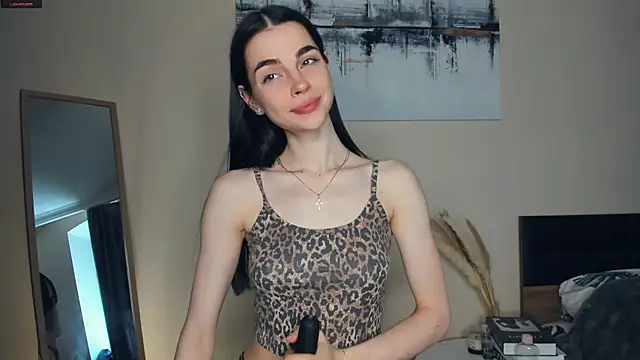 MaryJacksoon online show from June 6, 2026, 7:46 am
