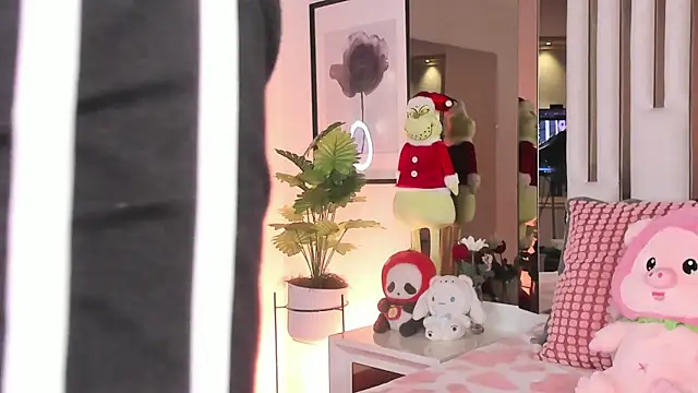 Kitty Eliffe online show from December 2, 2025, 9:32 pm