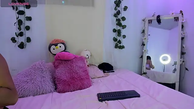 catalina and roger online show from September 25, 2025, 8:34 pm