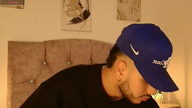 Amadeo Wild online show from April 24, 2026, 4:04 am