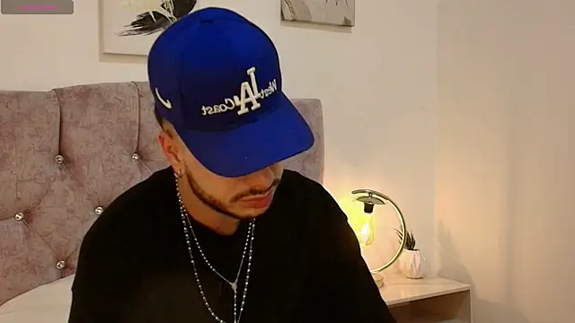 Amadeo Wild online show from April 25, 2026, 4:15 am