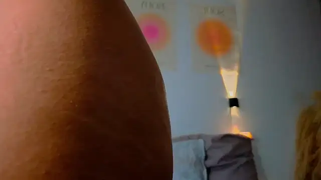 Snapshot of AlessaPears chatting on February 2, 2025, 11:30 am AlessaPears online show from February 2, 2025, 11:30 am