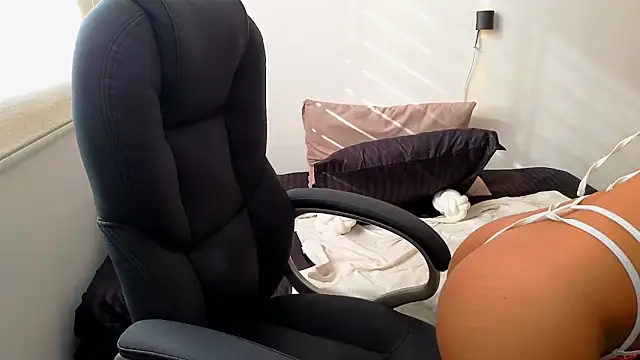 Snapshot of AlessaPears chatting on February 20, 2025, 9:20 pm AlessaPears online show from February 20, 2025, 9:20 pm