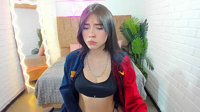 Snapshot of Roxanne_tay chatting on February 9, 2025, 7:19 pm Roxanne tay online show from February 9, 2025, 7:19 pm