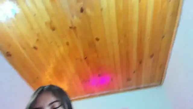 Snapshot of Roxanne_tay chatting on March 13, 2025, 10:21 pm Roxanne tay online show from March 13, 2025, 10:21 pm