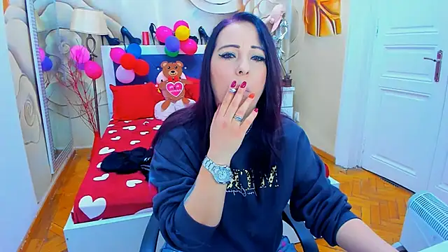 LauraSin online show from February 10, 2025, 4:19 am