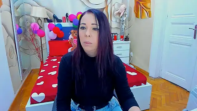 LauraSin online show from February 11, 2025, 4:22 am