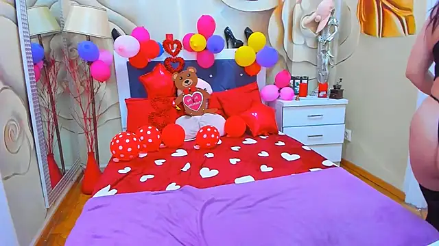 LauraSin online show from February 15, 2025, 7:16 am