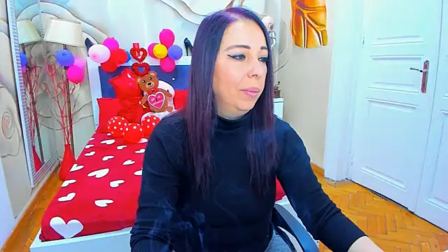 LauraSin online show from February 16, 2025, 4:42 am