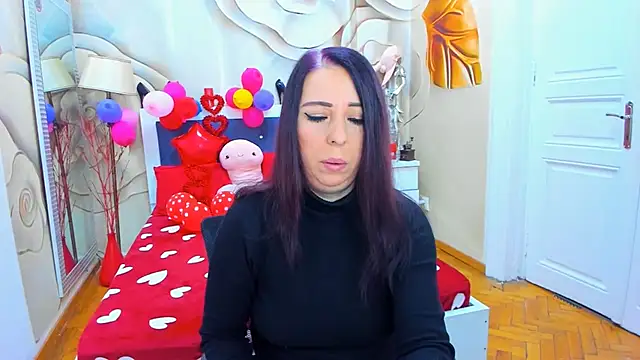 LauraSin online show from February 17, 2025, 4:20 am