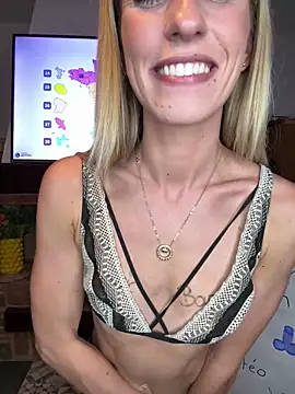 lola tentatiion online show from September 14, 2025, 8:19 pm