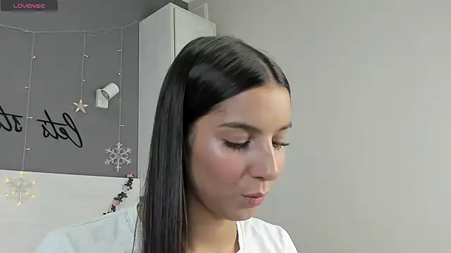 Maria  Candy online show from November 30, 2025, 5:44 am