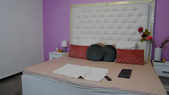 Lenna Paul online show from February 13, 2025, 2:56 am