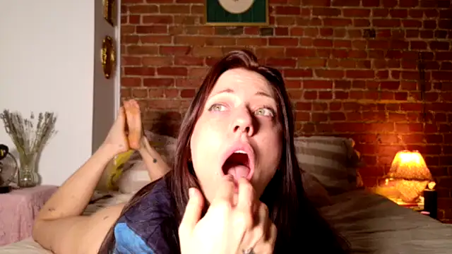 MaeDaybaby online show from November 26, 2025, 2:29 pm