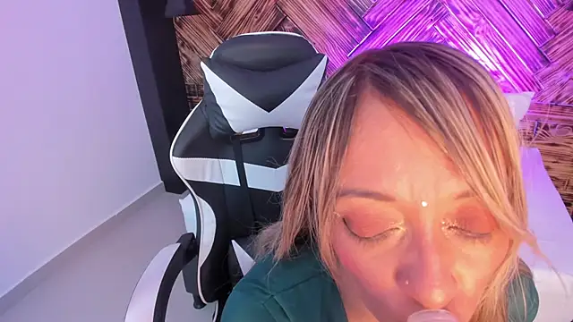 emma collson online show from November 27, 2025, 12:13 am