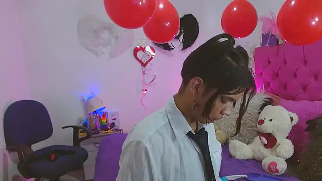 AlexaFontana online show from February 18, 2025, 2:06 pm