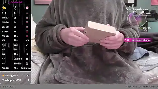 Snapshot of BondBroken chatting on November 20, 2025, 7:35 pm BondBroken online show from November 20, 2025, 7:35 pm