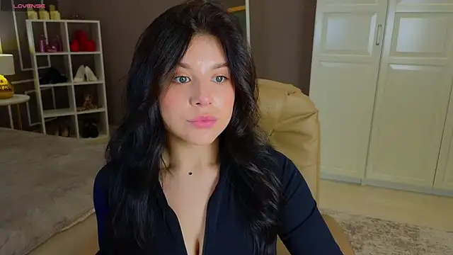 Jenna Adams  online show from September 18, 2025, 1:51 am