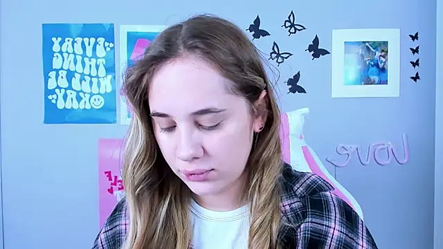 Snapshot of MiaMilas chatting on February 4, 2025, 5:42 am MiaMilas online show from February 4, 2025, 5:42 am