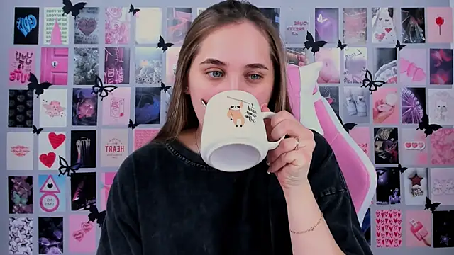 Snapshot of MiaMilas chatting on March 11, 2025, 6:10 am MiaMilas online show from March 11, 2025, 6:10 am